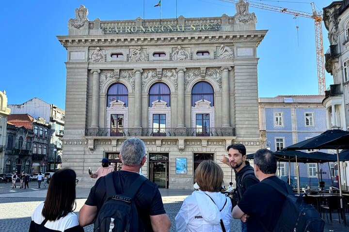 Porto Private Walking Tour with Authentic Tasting — São Bento, Bolhão & Luís I Bridge photo 3