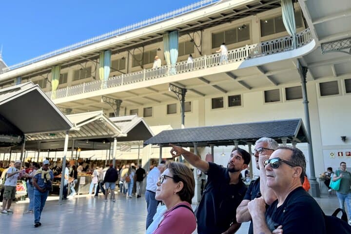 Porto Private Walking Tour with Authentic Tasting — São Bento, Bolhão & Luís I Bridge photo 5