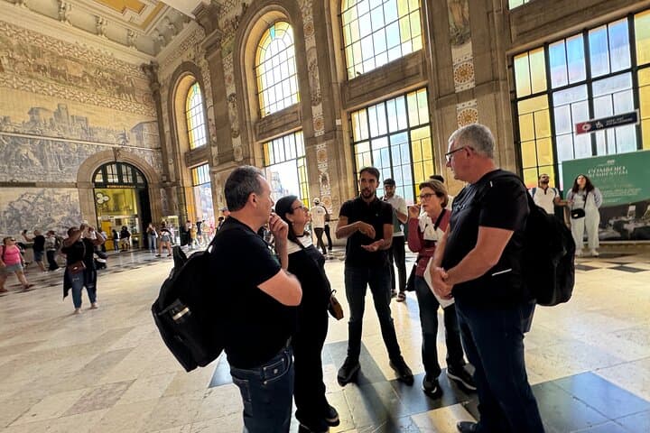 Porto Private Walking Tour with Authentic Tasting — São Bento, Bolhão & Luís I Bridge photo 2