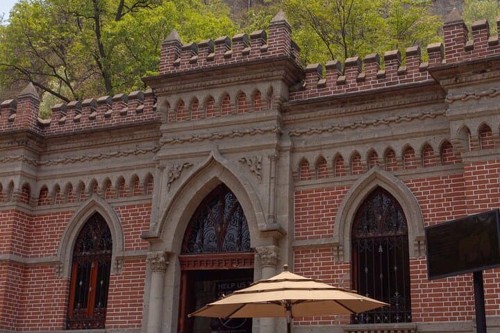 Chapultepec Walking Tour and Lakeside Picnic — Castle History & Breakfast in Mexico City photo 4