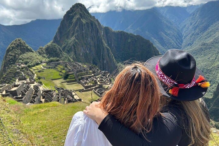 Private Luxury Machu Picchu Day Tour with Buffet Lunch and Scenic Train