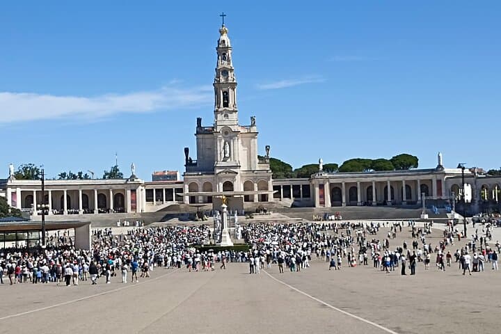 Private Fátima, Nazaré & Óbidos Day Tour from Lisbon — Pilgrimage, Giant Waves & Medieval Walls