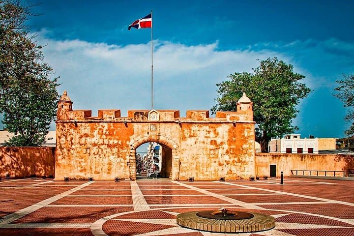 Full-Day Santo Domingo Tour from Punta Cana: Colonial Zone, Los Tres Ojos & Local Lunch photo 3