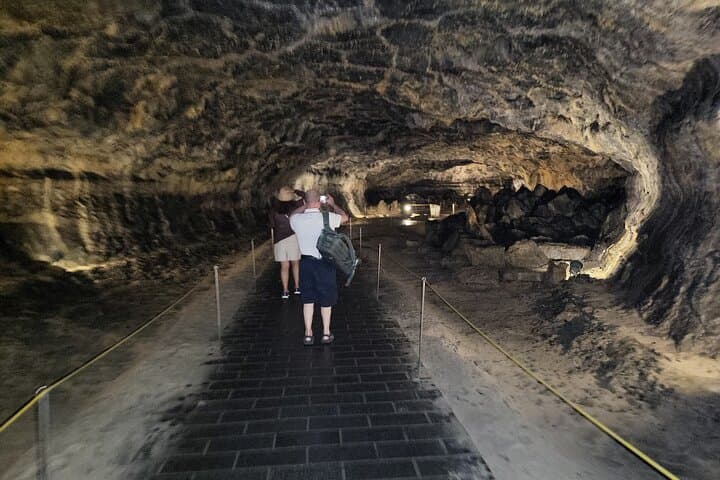 Half-Day Private Tour: Hallim Park Lava Tubes & O'sulloc Tea Museum, Jeju Island photo 4