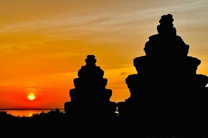 Sunset at Angkor Wat: Private Siem Reap Temple & Photography Tour photo 4