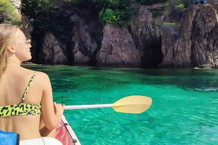 Sea Kayaking the Esterel: Guided Agay Bay Paddle photo 4