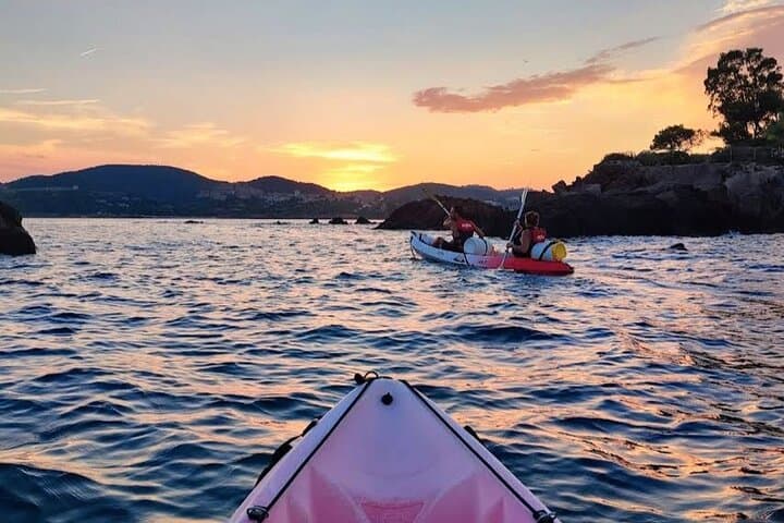 Sea Kayaking the Esterel: Guided Agay Bay Paddle photo 5