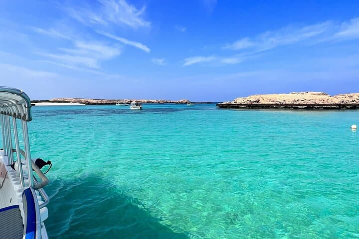 Snorkeling Daymaniyat Islands: Muscat's Turtles, Coral Gardens & Morning Boat Trip