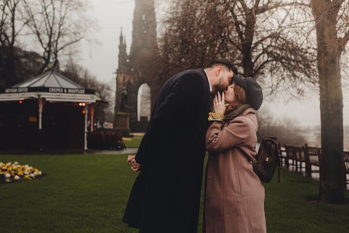 Edinburgh Romantic Photo Shoot: Private Couples Photography in Old Town photo 2