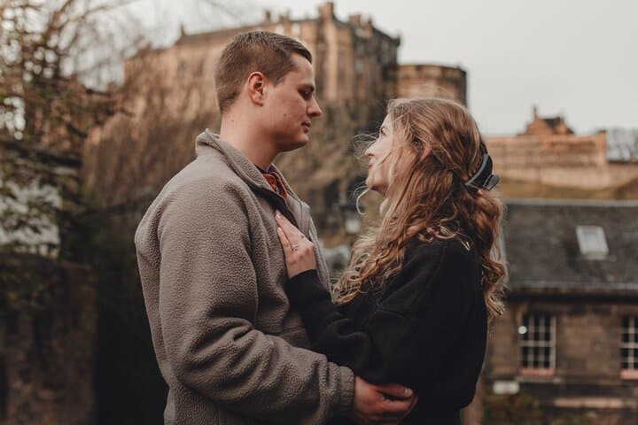 Edinburgh Romantic Photo Shoot: Private Couples Photography in Old Town