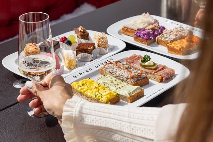 vienna-horse-drawn-carriage-ride-with-sparkling-wine-and-food photo 2
