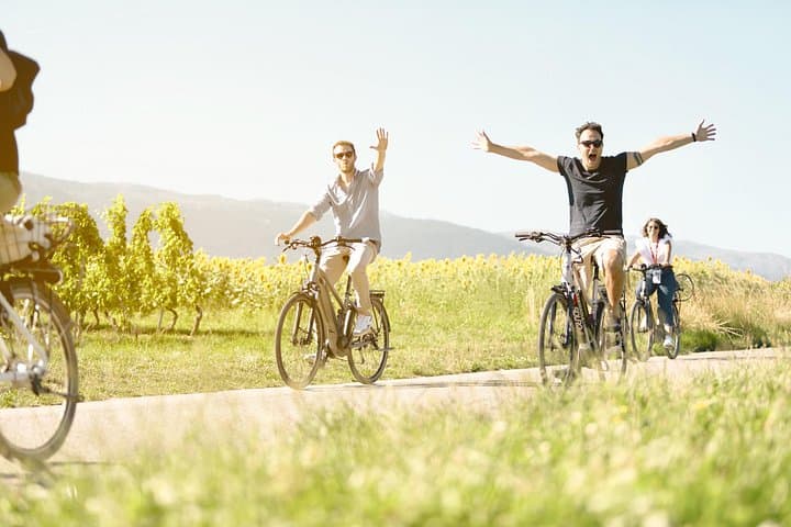 Geneva Bike Tour: 2-Hour Highlights Ride to Jet d'Eau & Old Town photo 1