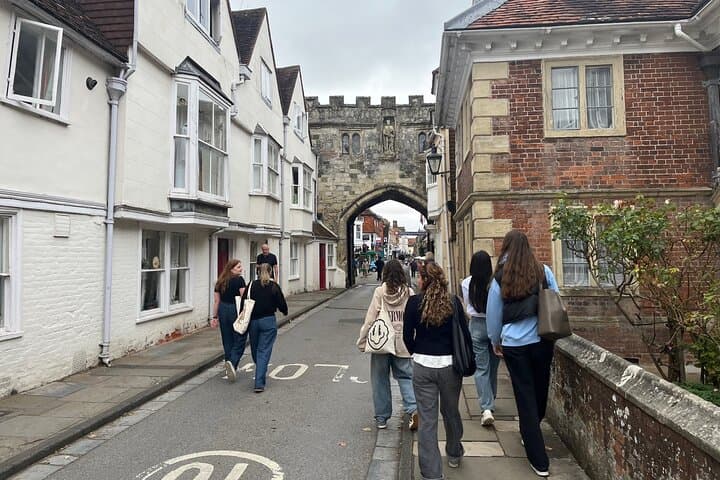 self-guided-e-scavenger-hunt-salisbury-cathedral-close-and-river-avon photo 4