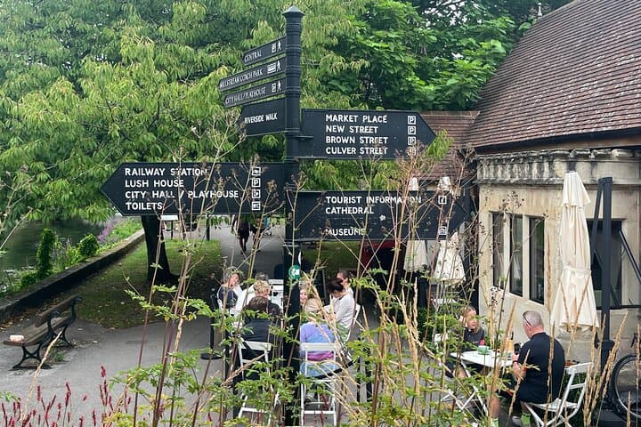 self-guided-e-scavenger-hunt-salisbury-cathedral-close-and-river-avon photo 6