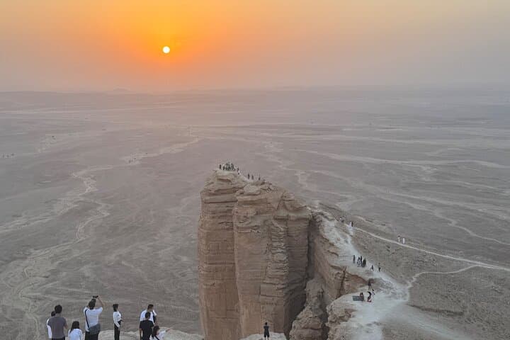 Edge of the World Private Sunset Hike & Saudi Dinner from Riyadh