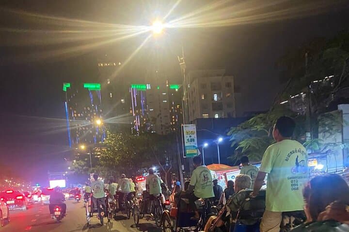Private 2-Hour Phnom Penh Cyclo Tour — Wat Phnom, Independence Monument & Night Market photo 3