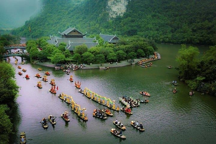 Luxury Day Tour to Hoa Lu, Trang An & Mua Cave from Hanoi photo 2