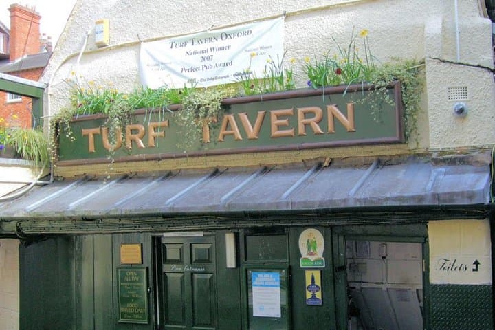 Oxford Historic Pubs & Taverns Guided Walking Tour — From Carfax to the Turf photo 4
