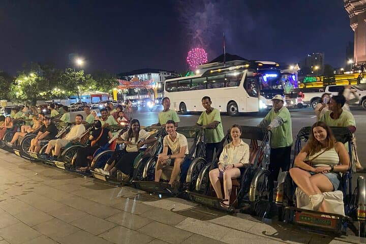 Private 2-Hour Phnom Penh Cyclo Tour — Wat Phnom, Independence Monument & Night Market photo 2