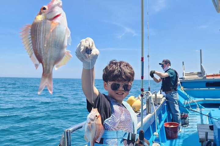 Jeju Sea Boat Fishing Tour with Fresh Seafood Lunch — Half-Day Adventure Near Jeju Airport photo 3