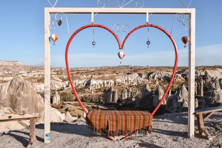 2-day-cappadocia-tour-hot-air-balloon-goreme-uchisar-avanos photo 6