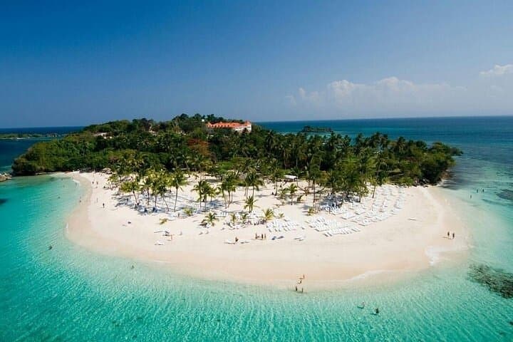 Private Saona Island Day Trip from Punta Cana — Speedboat Transfer & Lobster BBQ