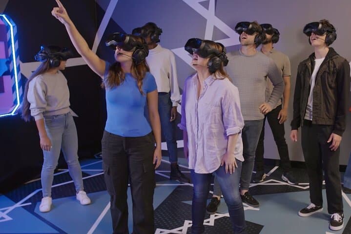 Zero Latency Prague Free-Roam VR Experience — Immersive 45-Min Game photo 4