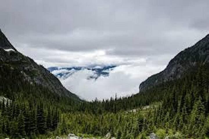 Whistler Glacier Helicopter Tour — Wedgemount Lake & Wedge Mountain Flight photo 2