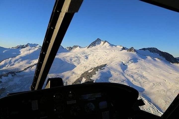 Whistler Glacier Helicopter Tour — Wedgemount Lake & Wedge Mountain Flight photo 1