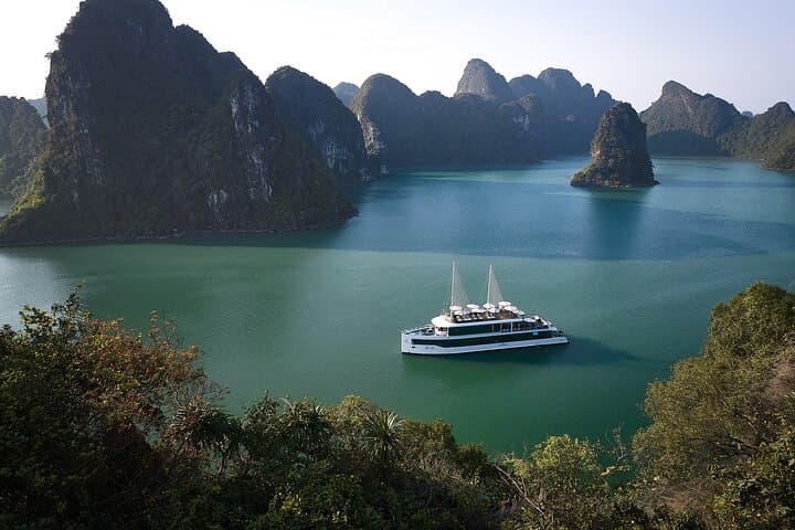Luxury Day Cruise Through Halong & Lan Ha Bay Aboard Jade Sails photo 6