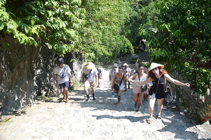 Ninh Binh Day Tour: Mua Cave, Bai Dinh & Trang An Boat Trip photo 6