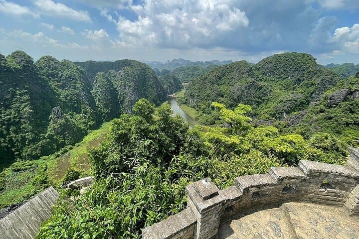 Ninh Binh Day Tour: Mua Cave, Bai Dinh & Trang An Boat Trip photo 3