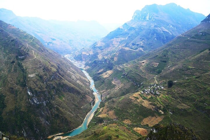 4-Day Ha Giang Motorbike Loop: Ma Pi Leng, Dong Van & Nho Que River photo 2