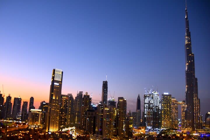 9-Day Dubai and Sri Lanka Adventure: City Lights to Leopard Country