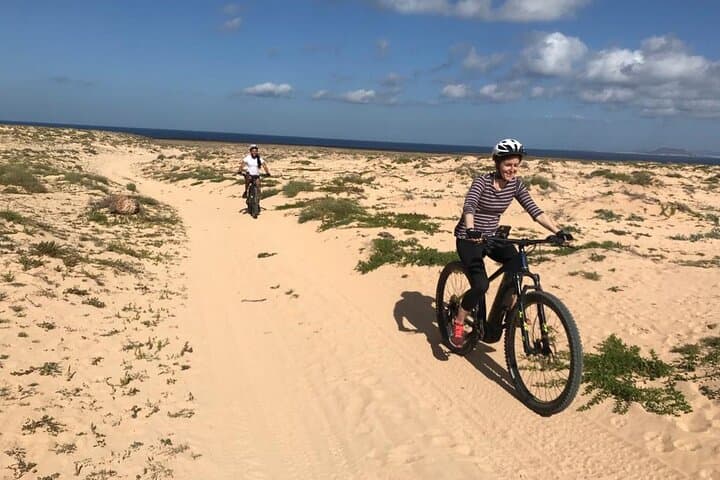 Volcanic Discovery Premium eBike Tour — 35 km North Fuerteventura e-MTB Route photo 5