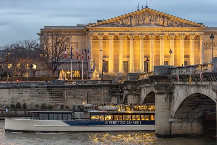 Evening Seine River Cruise with Music and Drinks in Paris photo 6