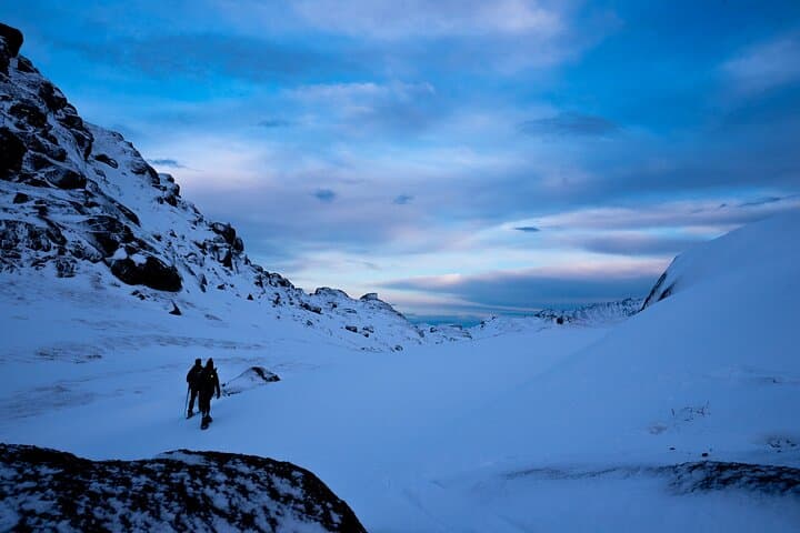 Tromsø Snowshoeing to Scenic Viewpoint: Midday Excursion with Hot Drinks