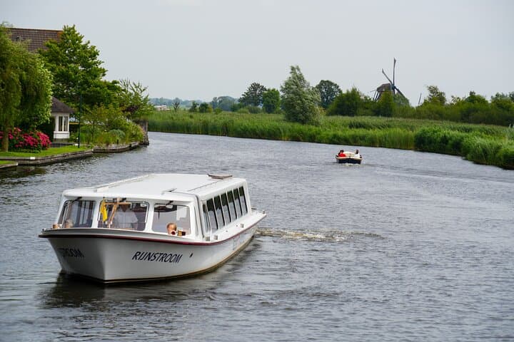 Spring Windmill Cruise and Fast-Track Keukenhof Ticket on the Kagerplassen photo 2