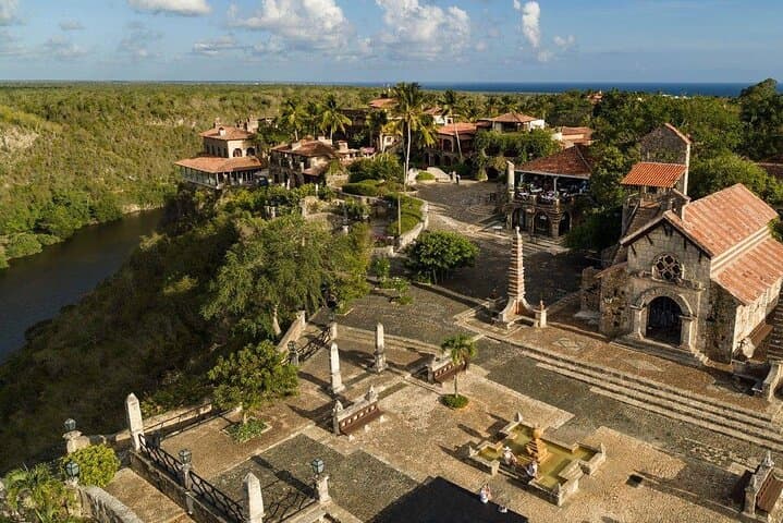 Catalina Island Snorkel and Altos de Chavón Day Tour — Snorkel Coral Reefs and Explore a Mediterranean-Style Village