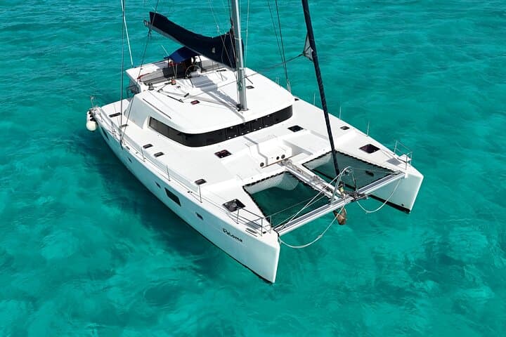 Sail Cancun to Isla Mujeres: 4‑Hour Luxury Catamaran Private Charter photo 3