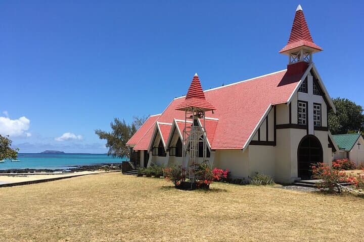 North Mauritius Private Day Tour — Pamplemousses Garden, L’Aventure du Sucre & Port Louis