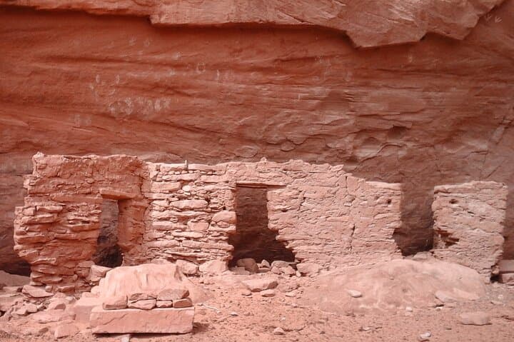Mystery Valley 4x4 Tour: Monument Valley Off-Road Adventure & Ruins Hike
