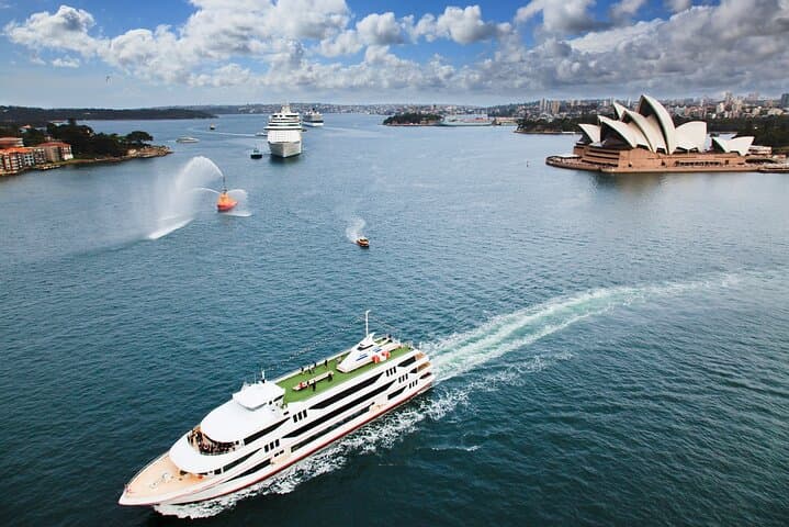 sydney-harbour-sightseeing-cruise-opera-house-harbour-bridge photo 6