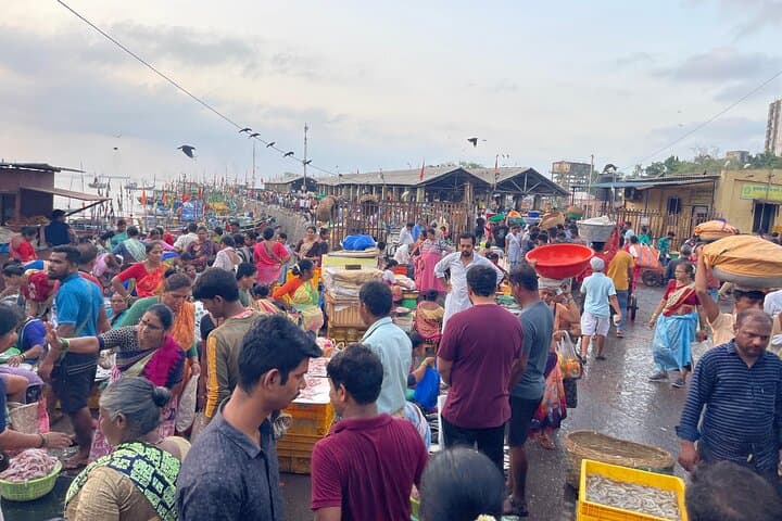 Mumbai Bazaar Walking Tour: Hidden Markets & Street Food Experience