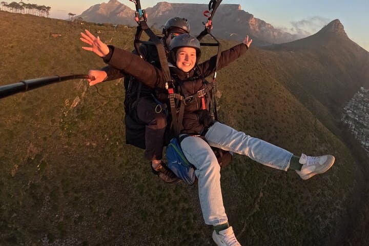 Urban Paragliding Over Cape Town: Tandem Flight from Signal Hill or Lion's Head photo 6