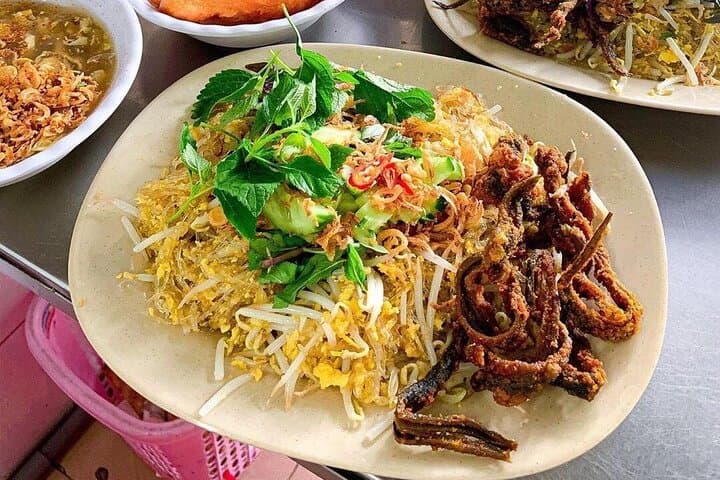 Hanoi Michelin Street Food Walking Tour — Old Quarter Eats & Hidden Gems photo 4