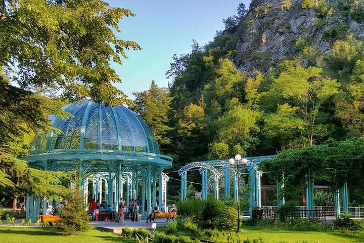 Tbilisi to Borjomi, Rabati & Vardzia: Full-Day Guided Tour of Springs, Fortress & Cave City