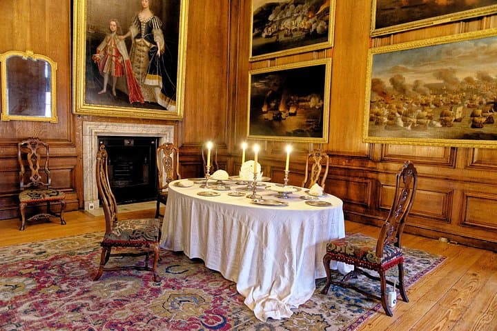 Private Chauffeured Tour to Hampton Court Palace from London - Luxury Round-Trip Visit photo 3