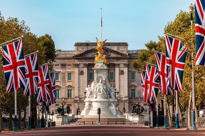 Custom Chauffeured London Sightseeing Tour in a Mercedes photo 4