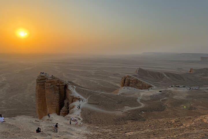Edge of the World Private Sunset Hike & Saudi Dinner from Riyadh photo 3